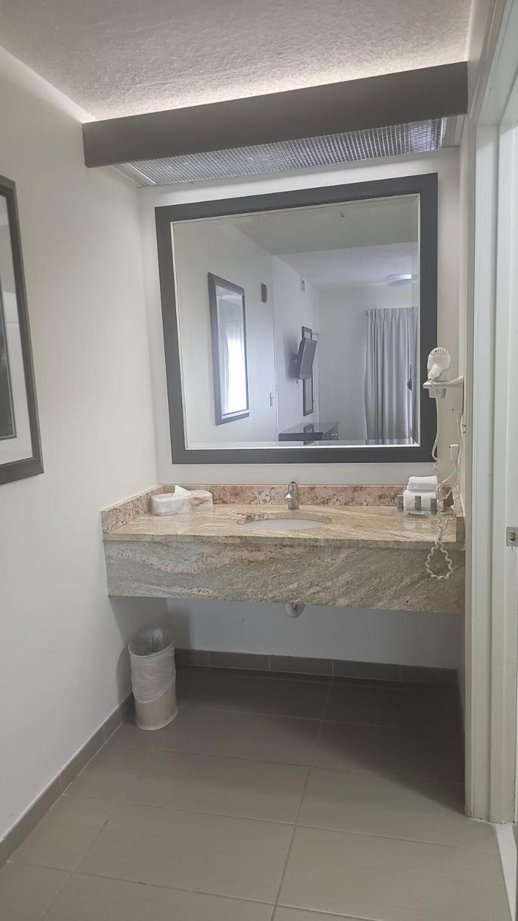 Montreal Suites Орландо Экстерьер фото