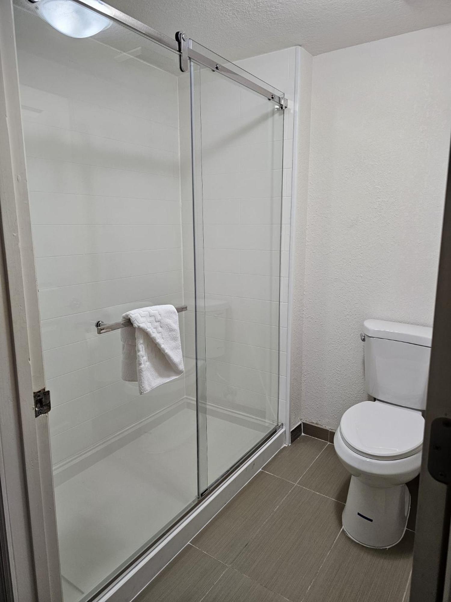 Montreal Suites Орландо Экстерьер фото