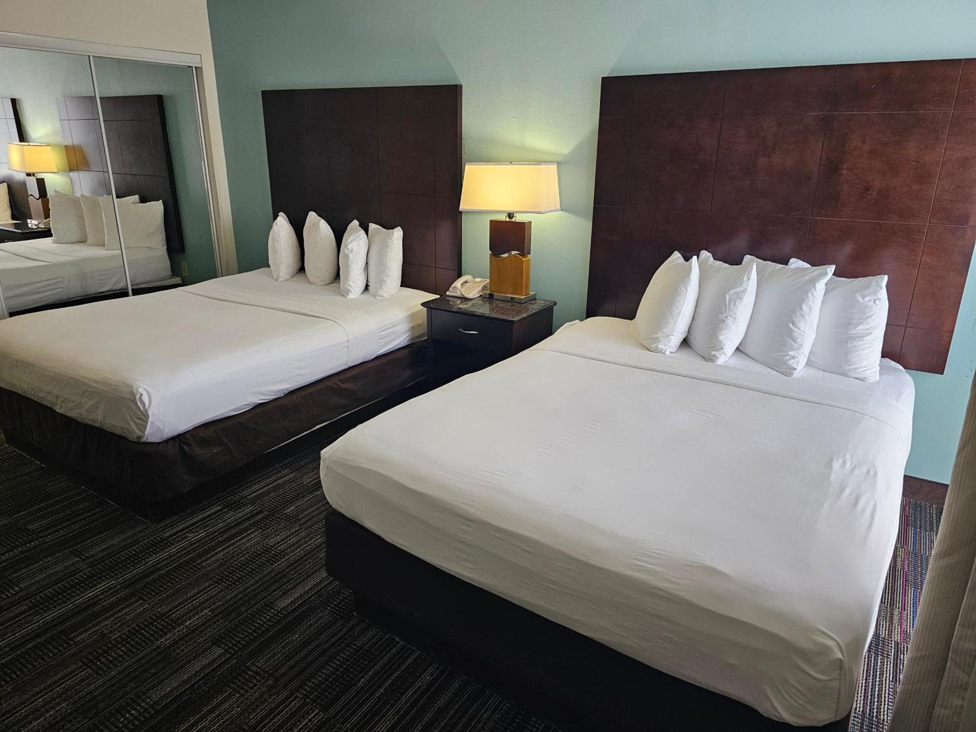 Montreal Suites Орландо Экстерьер фото